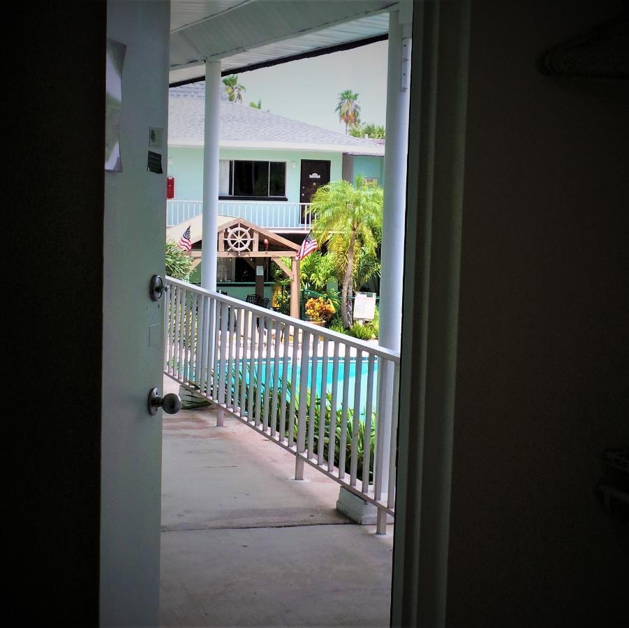 Island House Resort Hotel St. Pete Beach Bagian luar foto