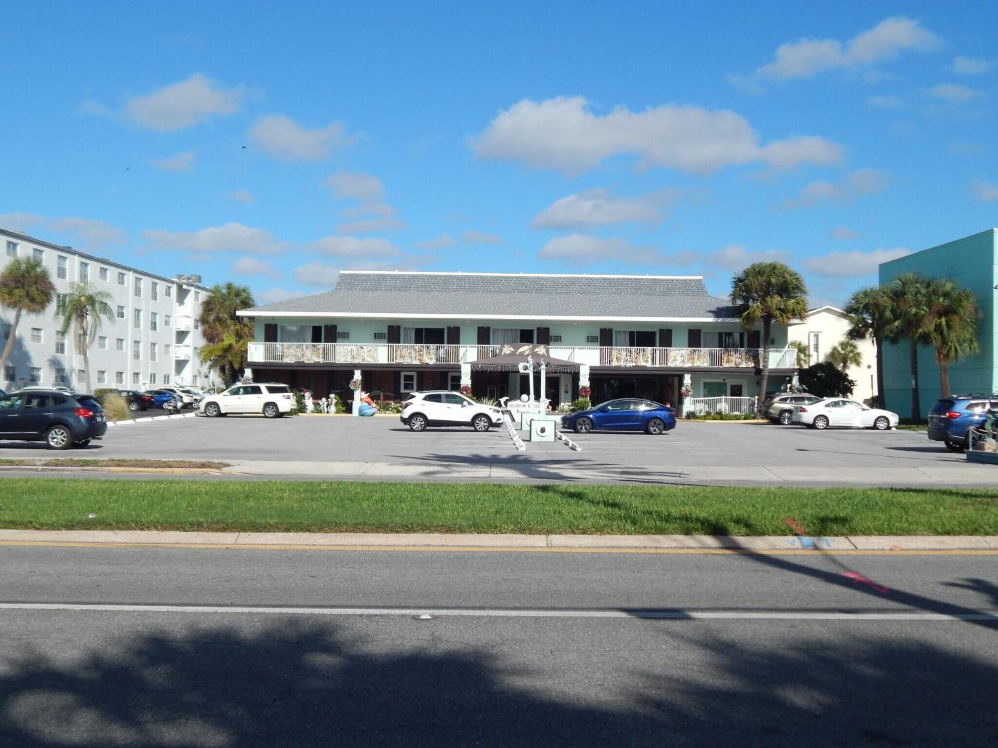 Island House Resort Hotel St. Pete Beach Bagian luar foto