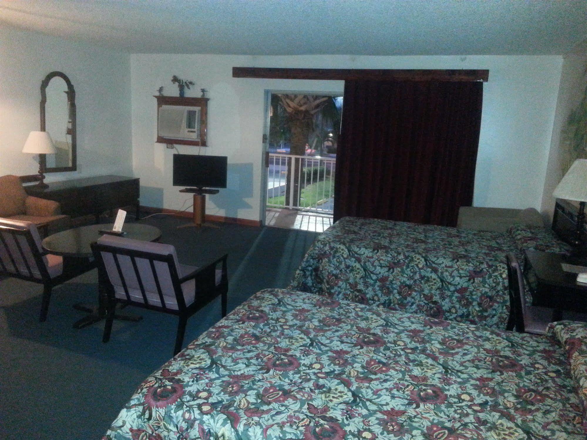 Island House Resort Hotel St. Pete Beach Bagian luar foto