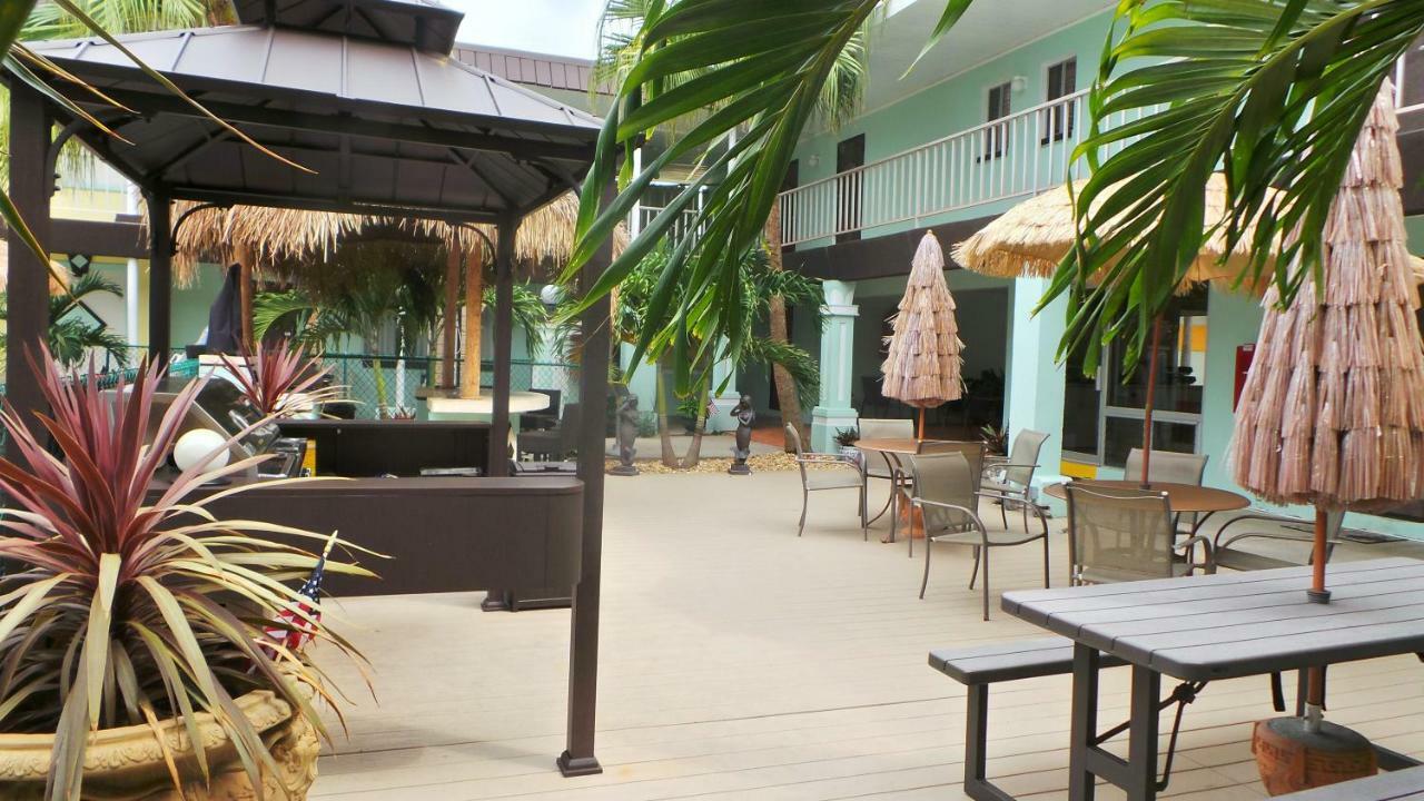 Island House Resort Hotel St. Pete Beach Bagian luar foto