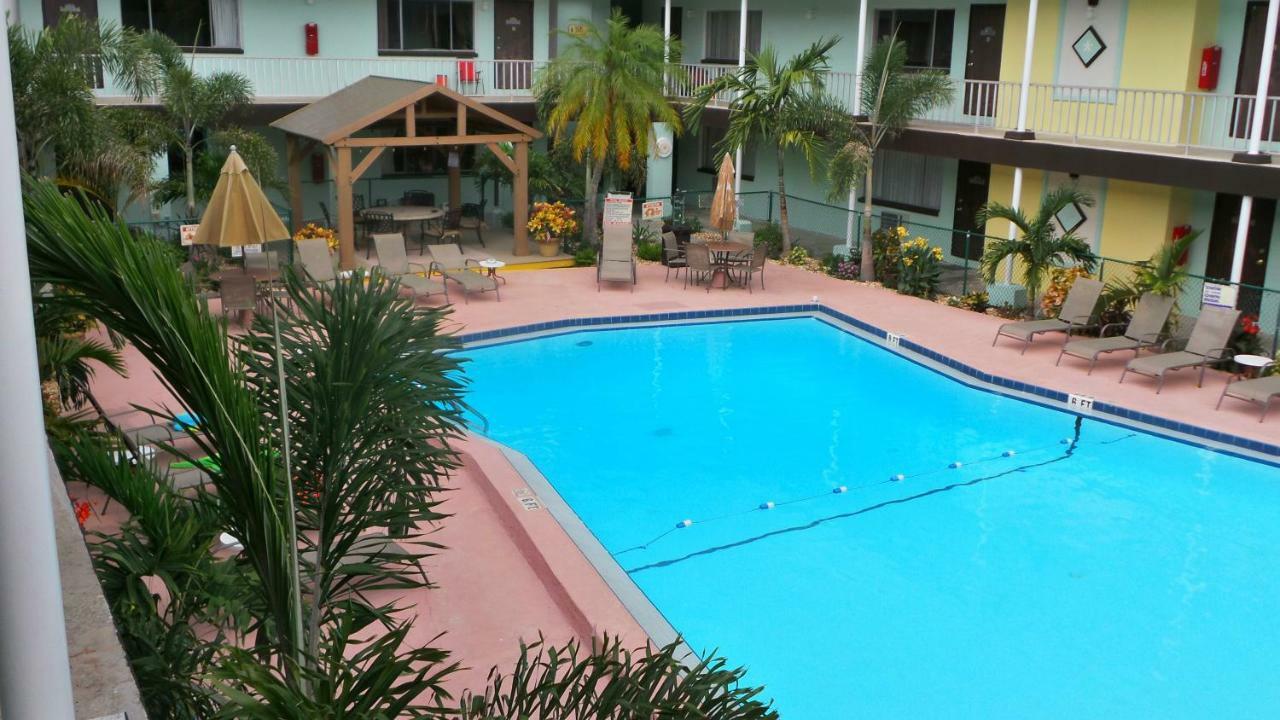Island House Resort Hotel St. Pete Beach Bagian luar foto