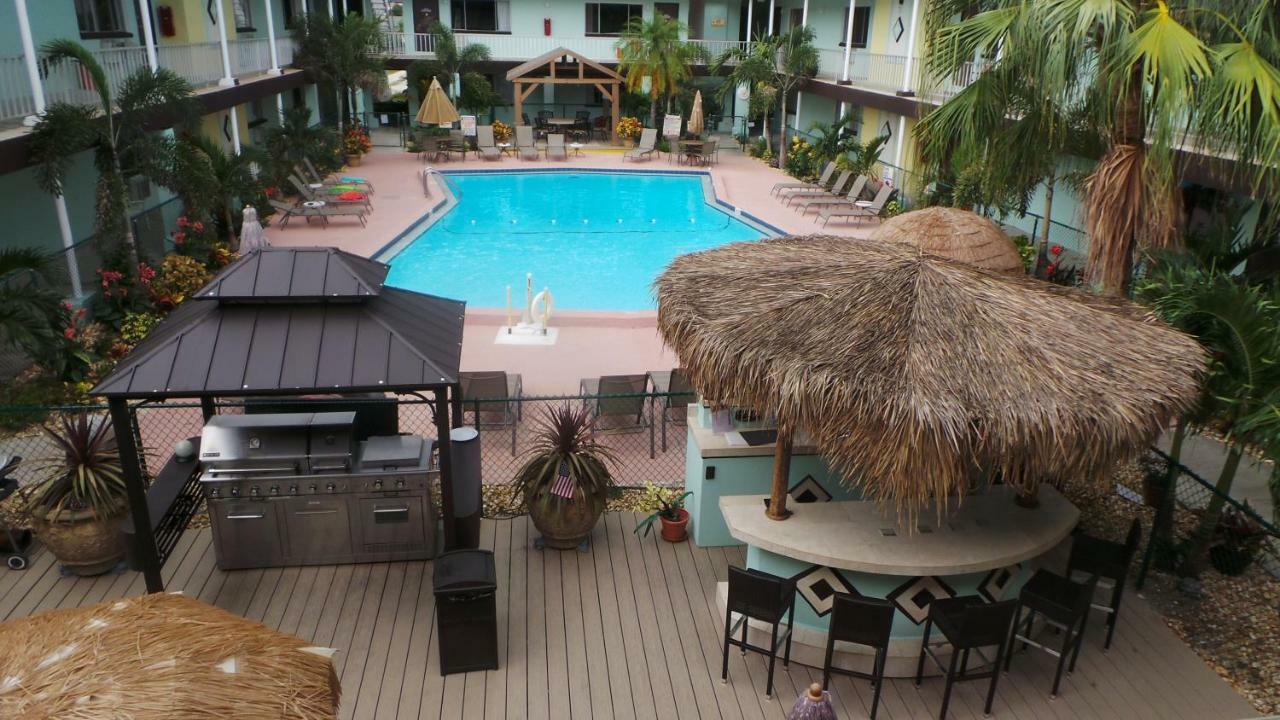 Island House Resort Hotel St. Pete Beach Bagian luar foto