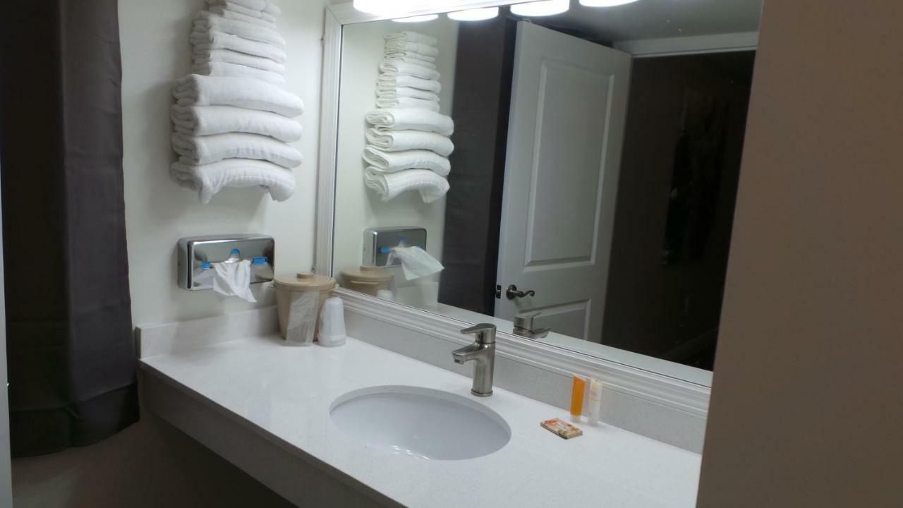 Island House Resort Hotel St. Pete Beach Bagian luar foto
