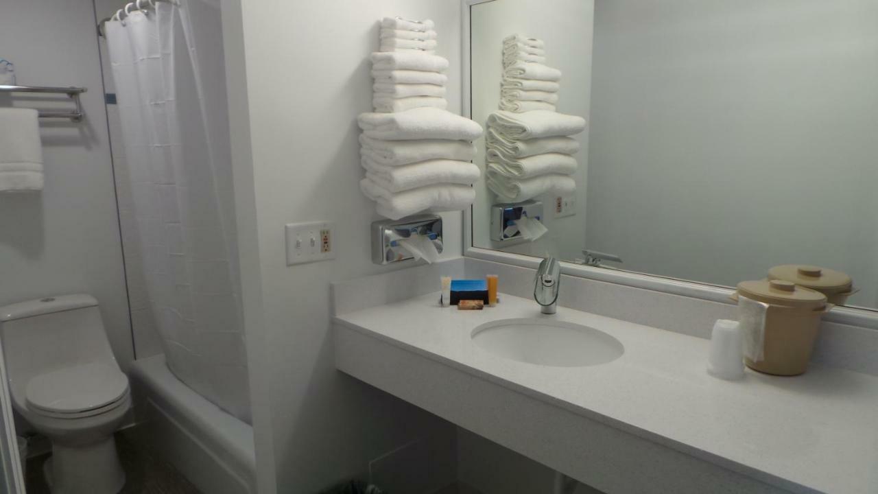 Island House Resort Hotel St. Pete Beach Bagian luar foto