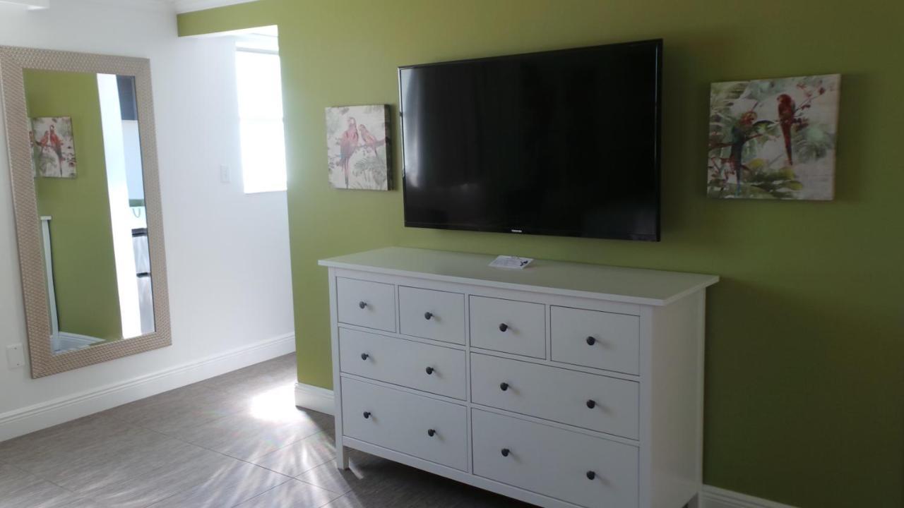 Island House Resort Hotel St. Pete Beach Bagian luar foto