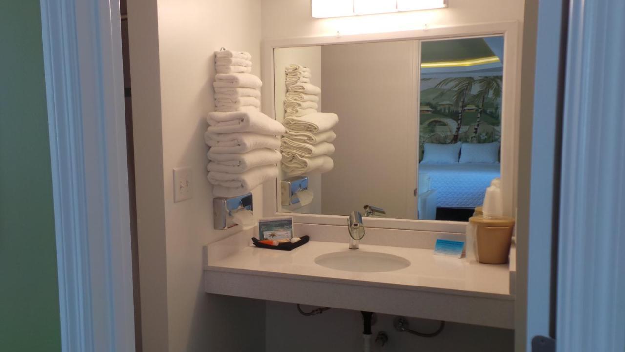 Island House Resort Hotel St. Pete Beach Bagian luar foto